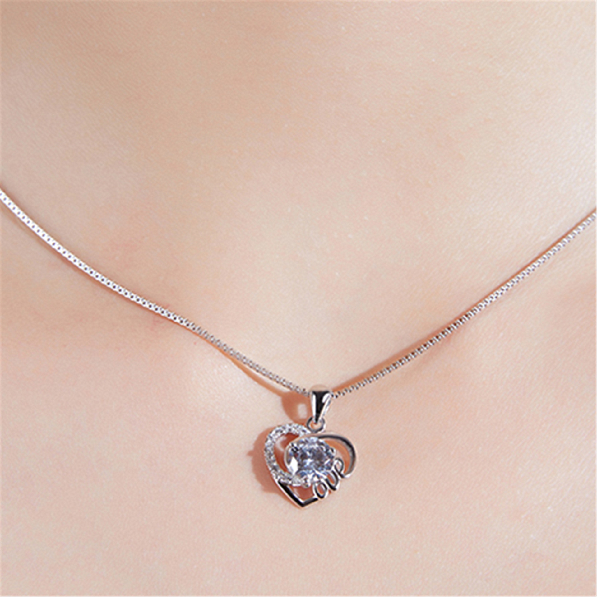 钻石之乡河南柘城河南人工钻石爱心形状潮流时尚项链心形吊坠love