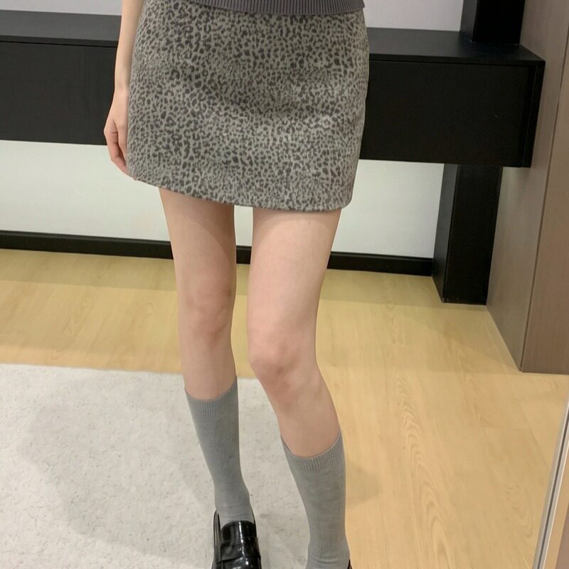 纯欲辣妹小豹纹毛呢显瘦时尚a字包臀短裙含安全裤半身裙