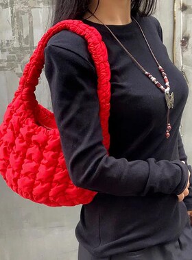 新年限定红色褶皱云朵包包女2024冬季高级感中国红手提单肩腋下包