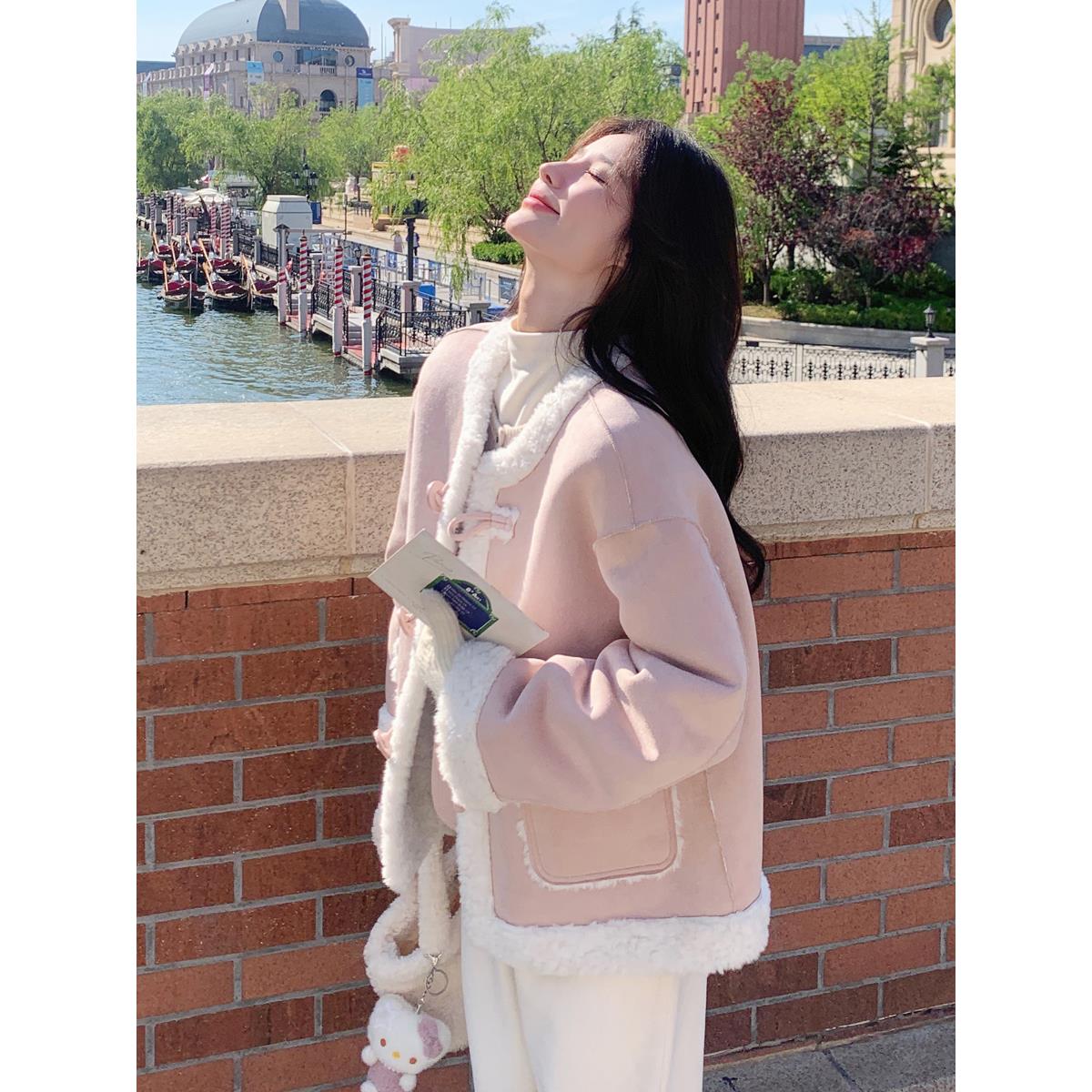 韩系粉色皮毛一体羊羔毛外套女冬季加绒加厚牛角扣圆领羊羔绒夹克