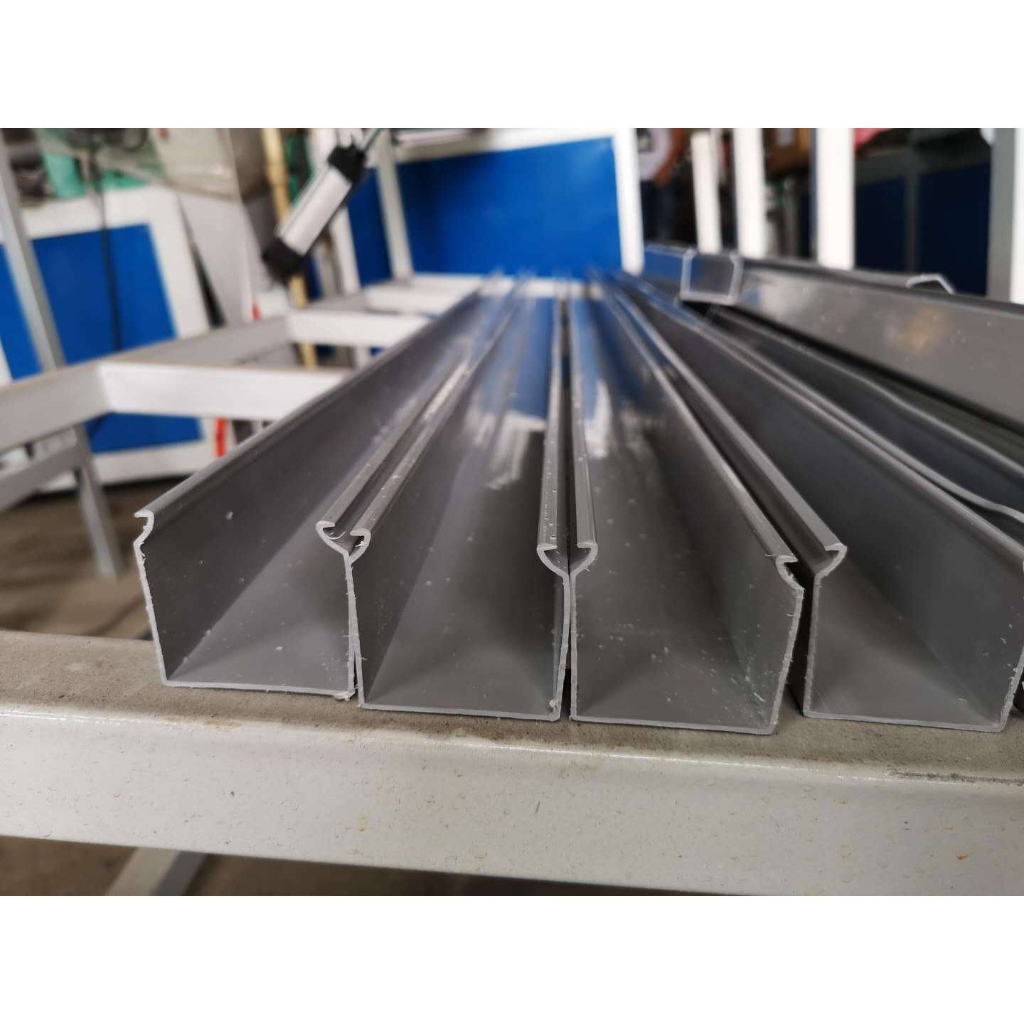 PVC走线槽生产设备、塑料线槽设备 阻燃配电柜行线槽生产线,五金/工具,其他包装设备,淘宝优惠券,粉丝福利购,淘宝优惠卷