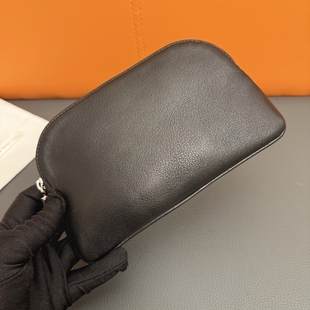 东莞工厂包很顶Row风贝壳化妆包零钱包2026新款高级感牛皮手拿包