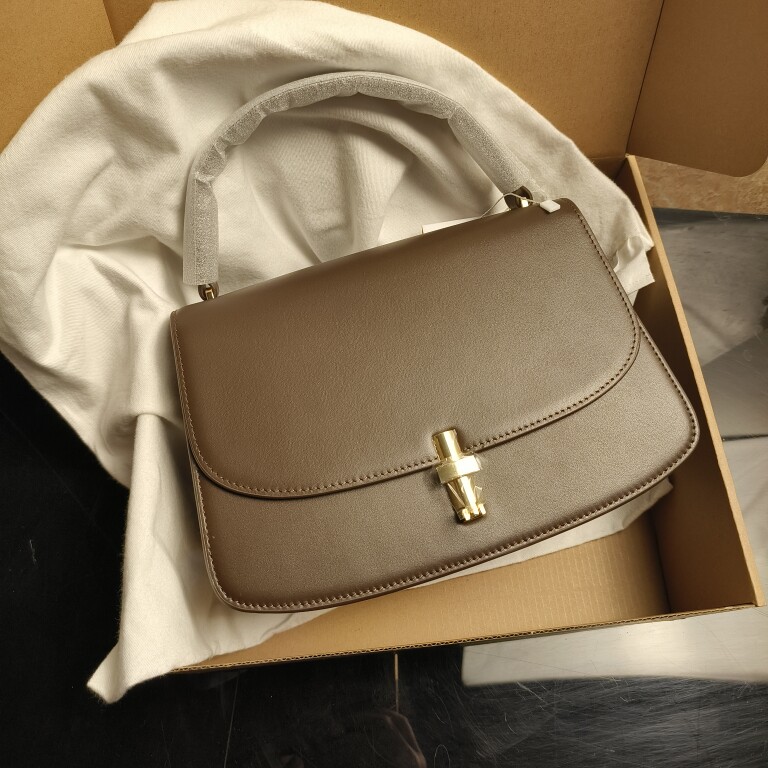 东莞手袋特价小众包包sofia bag10手提row风豆腐包真皮老钱风女包