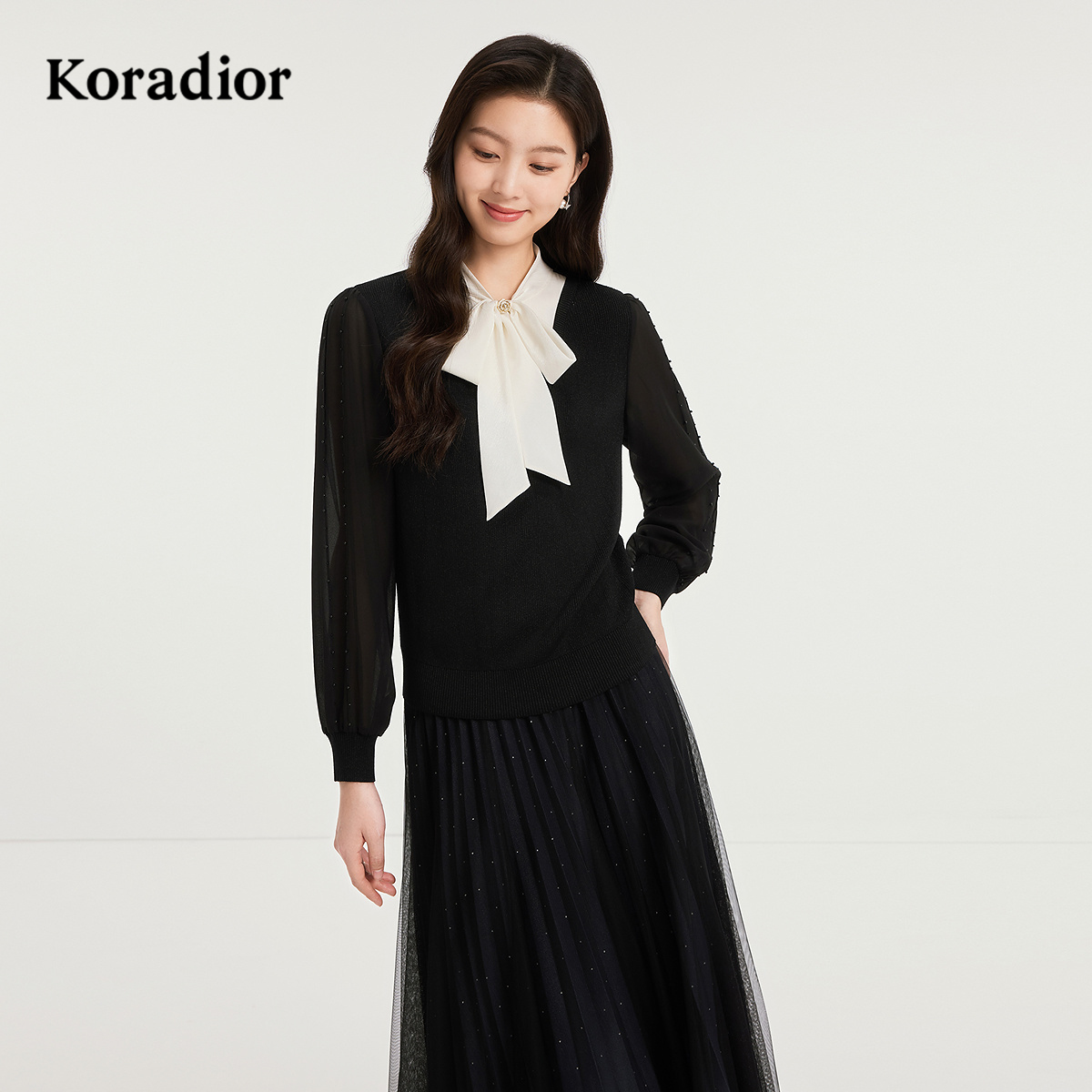 Koradior珂莱蒂尔商场同款2025秋新款气质飘带领显瘦针织衫女