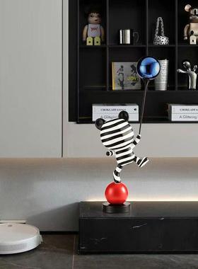 轻奢简约网红熊摆件卡通气球杂技熊客厅电视柜玄关雕塑装饰物礼物