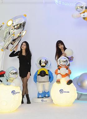太空人卡通公仔落地摆件客厅宇航员雕塑售楼处网红店橱窗装饰美陈