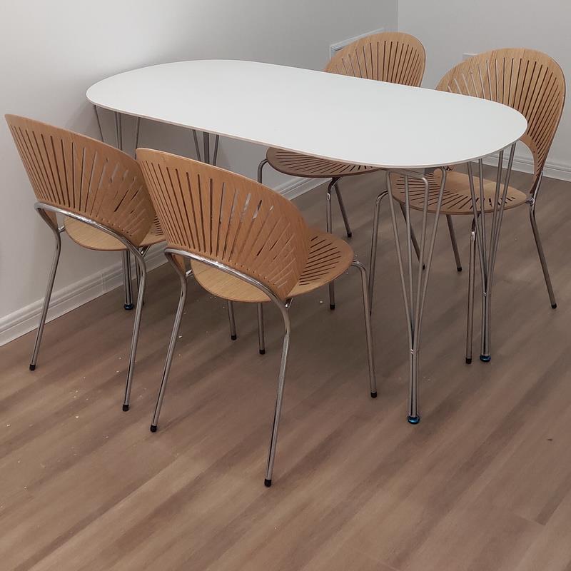 纯白岩板餐桌轻奢中古极简白色椭圆家用小户型实木桌子大理石网红