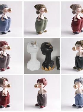 北欧简约卡通风穿牛仔裤男孩女孩吹气球雕塑抬头少女家居装饰摆件