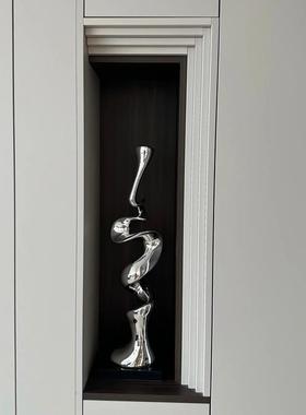 样板间入户玄关装饰摆饰客厅电视柜旁边现代轻奢酒店艺术抽象雕塑