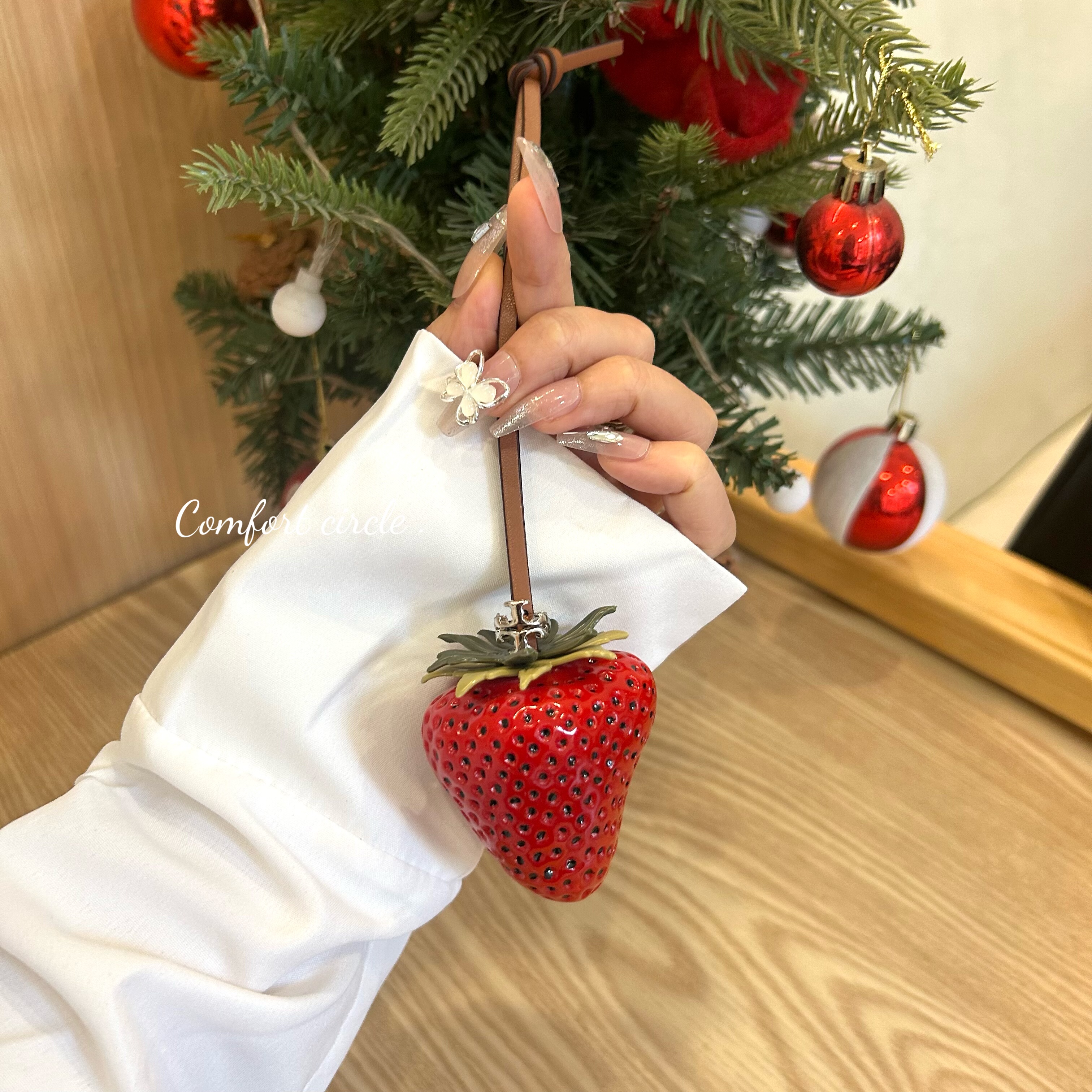 新款草莓包包挂件立体香甜草莓可爱挂饰亚克力真皮手工装饰品