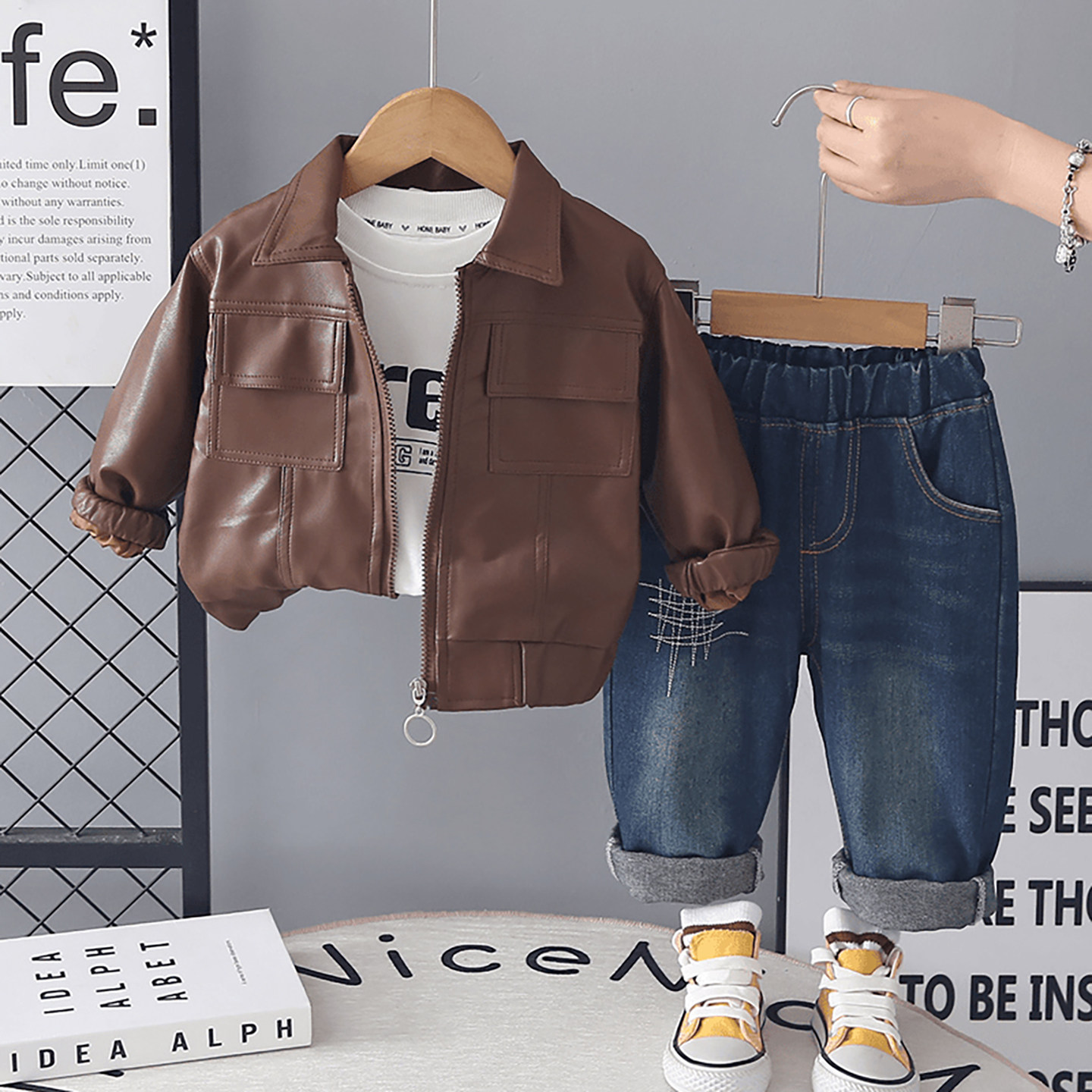 2026新款男童休闲皮衣套装春秋韩版痞帅夹克外套牛仔裤两件套潮酷
