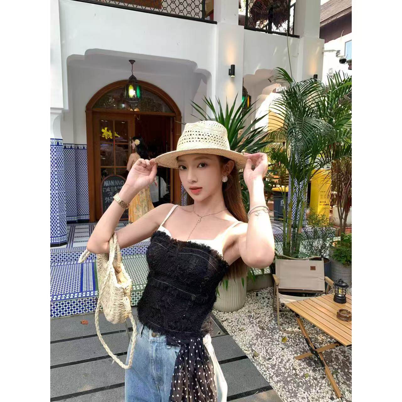 宋仁何【星夜帷幕】2025年春季新款蕾丝拼接修身吊带背心内搭上衣