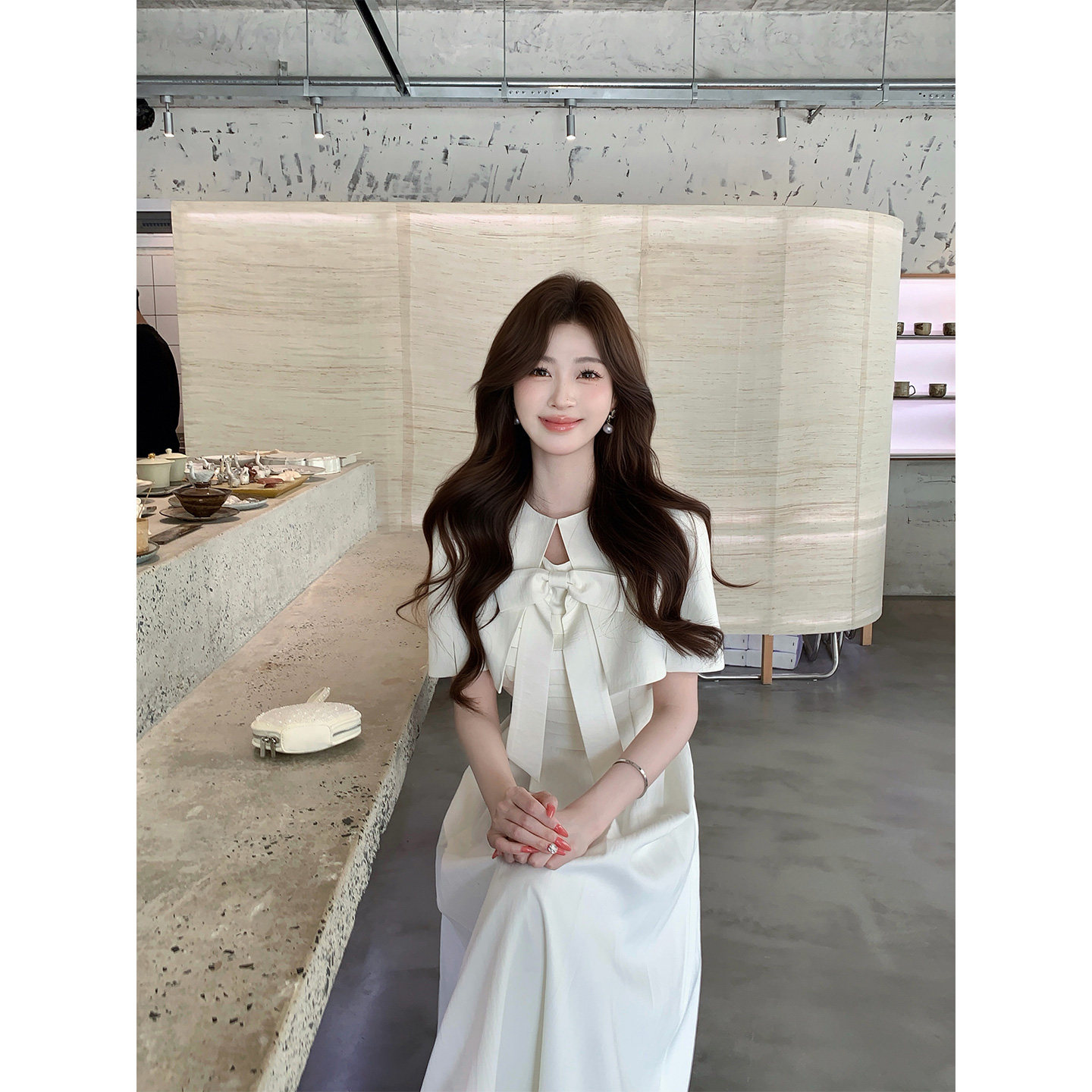 刘智贤【珍珠少女】留洋千金法式气质披肩斗篷白色连衣裙收腰长裙