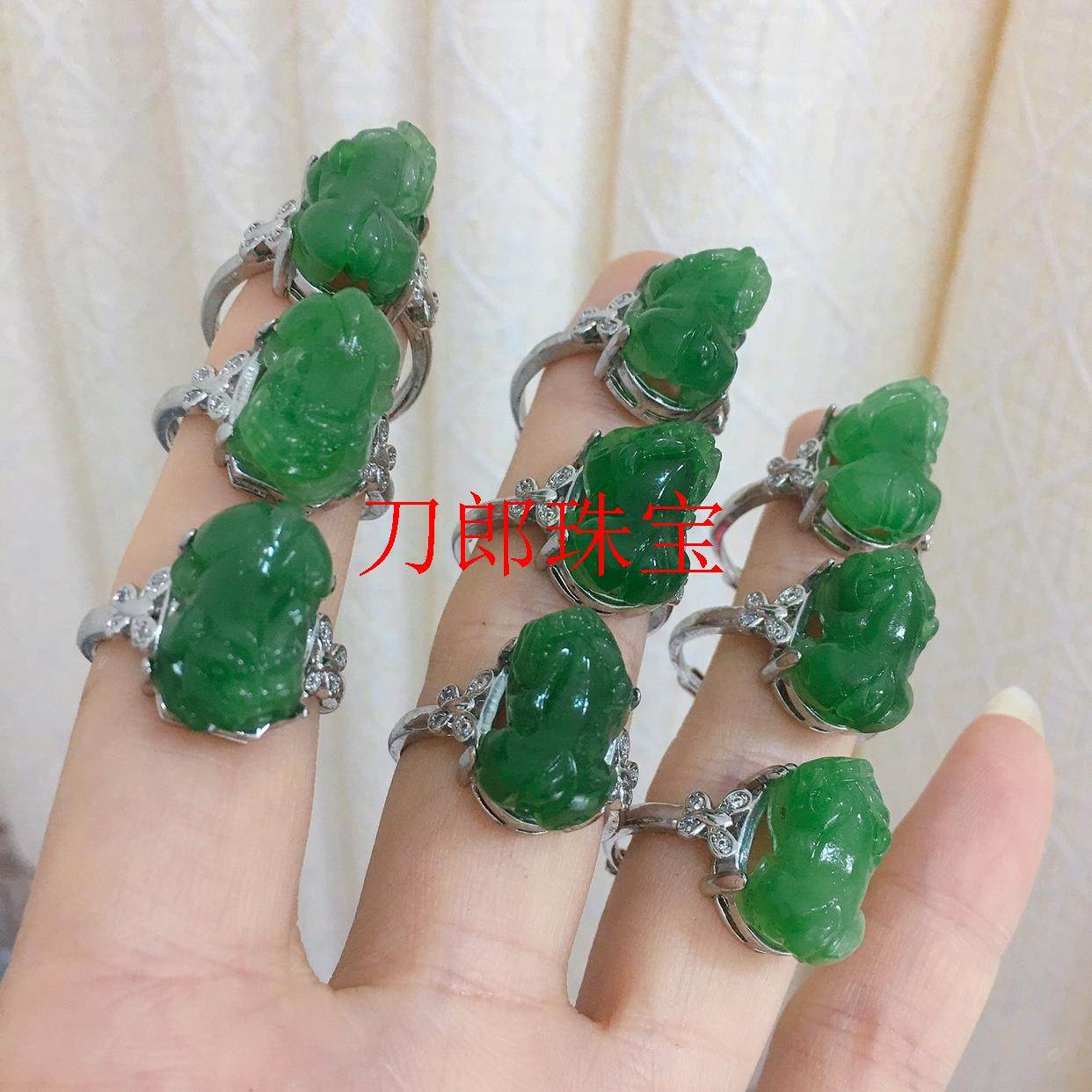 精品挑选阳绿色玉貔貅戒指精雕碧