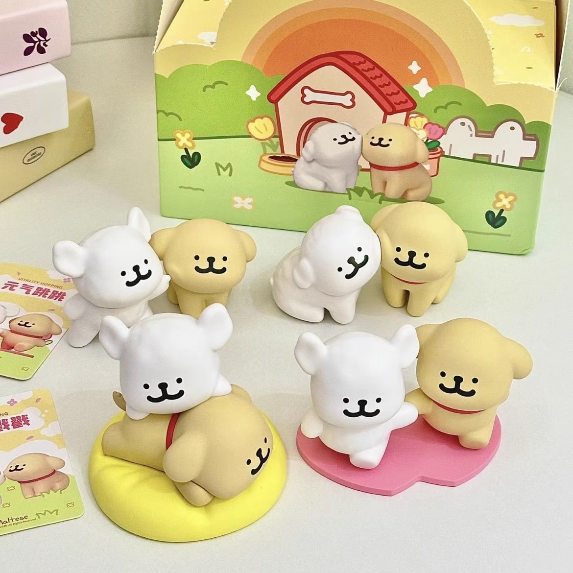 小狗快乐贴贴系列盲盒可爱狗狗手办桌面蛋糕装饰车载摆件生日礼物