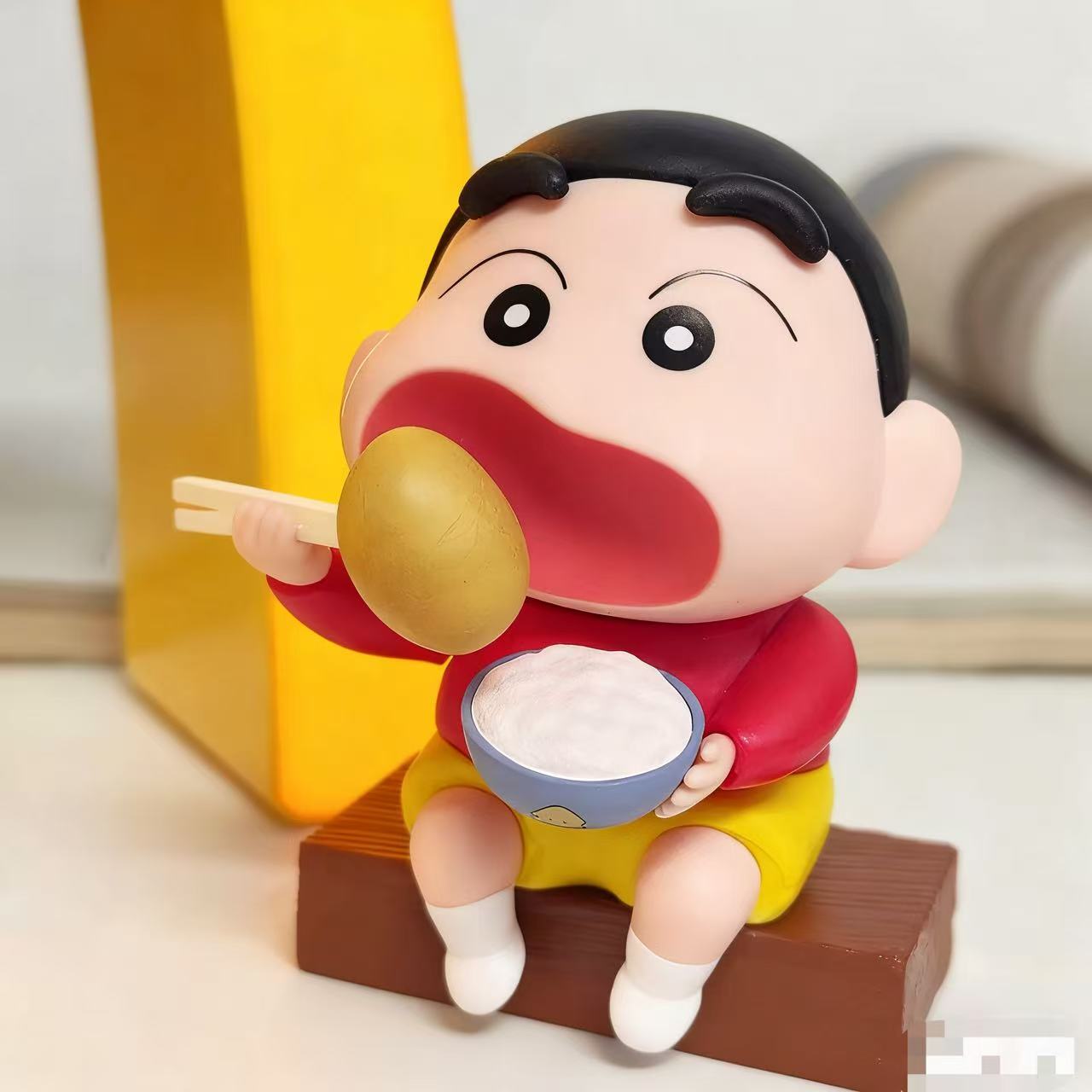 可爱吃土豆蜡笔小新啃马铃薯公仔桌面摆件车载潮玩手办女生礼物