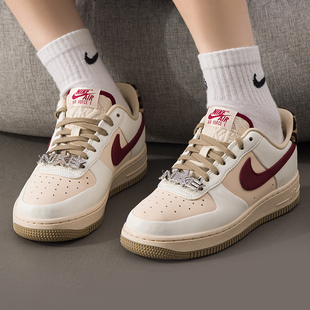 Nike耐克女鞋2025冬季新款WMNS AIR FORCE 1 '07复古板鞋IM7510