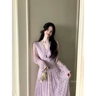 DARA ROSE-早春法式复古蕾丝长袖V领收腰显瘦气质长款连衣裙S8207