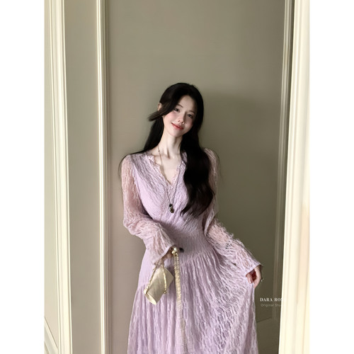DARA ROSE-早春法式复古蕾丝长袖V领收腰显瘦气质长款连衣裙S8207