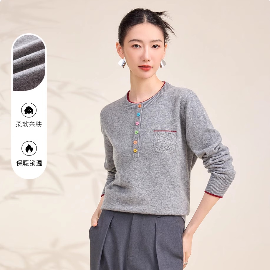 春竹100%绵羊毛秋冬新款圆领口袋彩扣文艺风厚款保暖洋气女羊毛衫