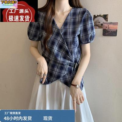 泡泡短袖衬衫女2025夏季新款爆款法式复古V领格子掐腰短款小上衣