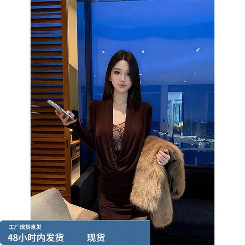 美式复古时尚蕾丝荡领连衣裙女秋冬新款高级感收腰显瘦包臀短裙子