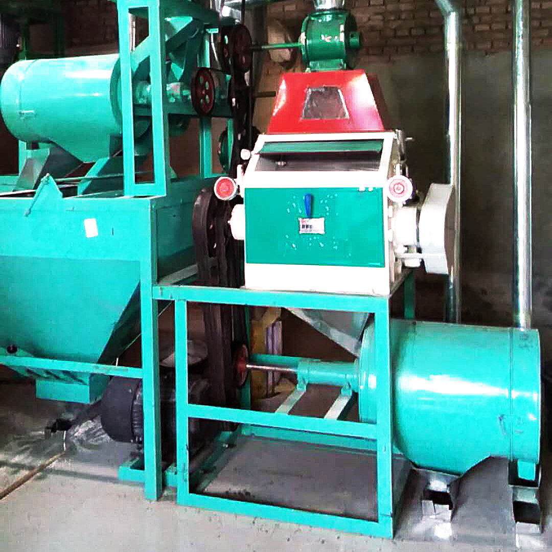 荞麦面粉机 莜麦磨粉武迪牌自动家用商用磨面机 皮芯分离磨粉机