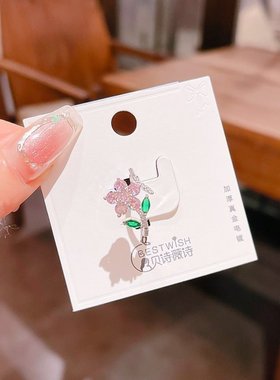 个性众指环食指戒指精致小花朵感女潮水晶的戒指新款设计会旋转绿