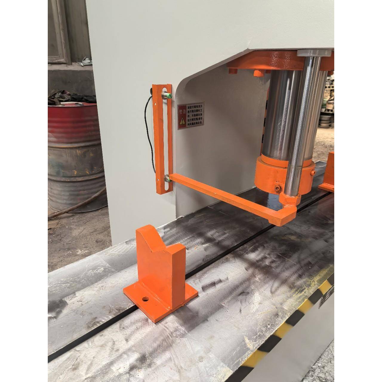 直销圆钢校直机100吨单柱液压机齿条油杆校正机钢管调直机