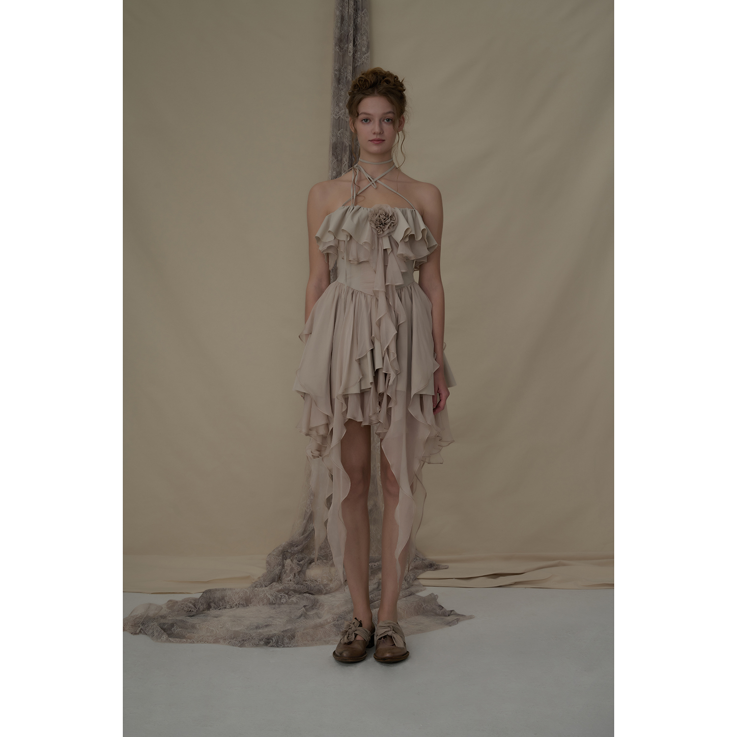 Elwood米灰青花朵抹胸挂脖短裙