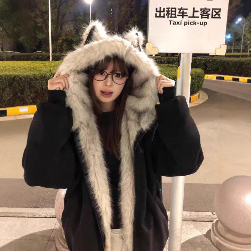 黑色座山雕猫耳连帽保暖棉服女款