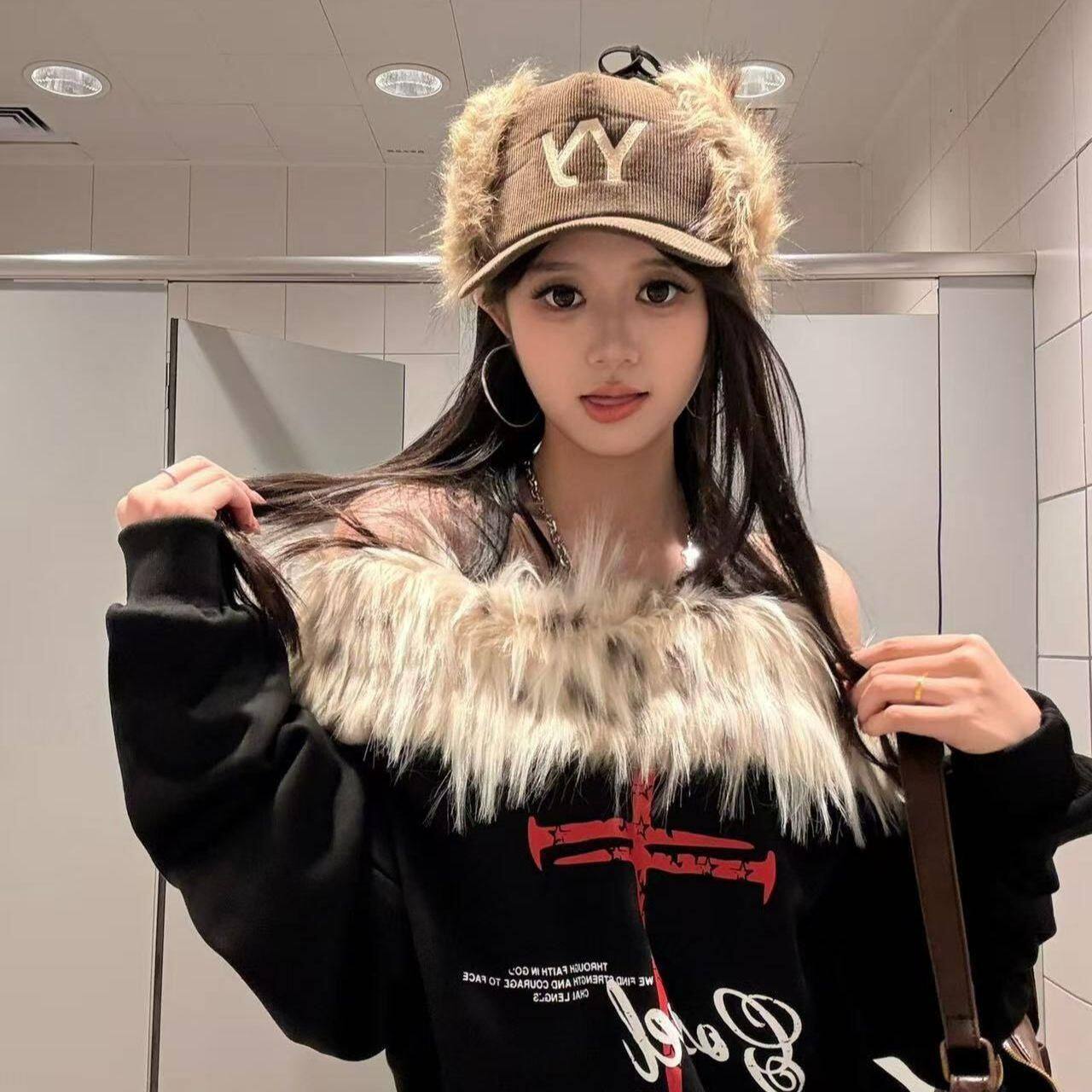 云朵绒复合黑色宽松设计百搭长袖毛领可拆卸十字架印花卫衣女