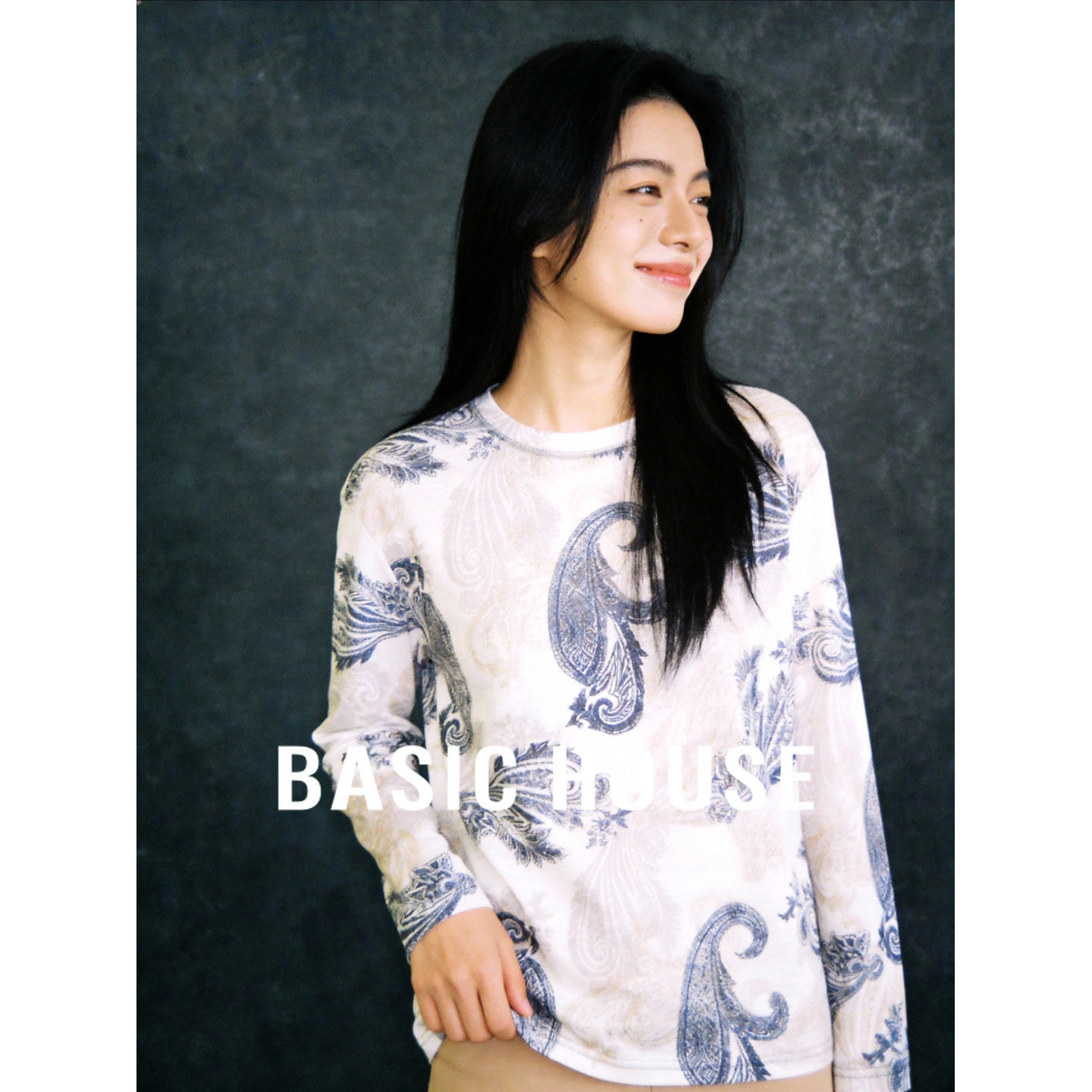 Basic House/百家好高级感圆领印花T恤女春季宽松短款上衣打底衫