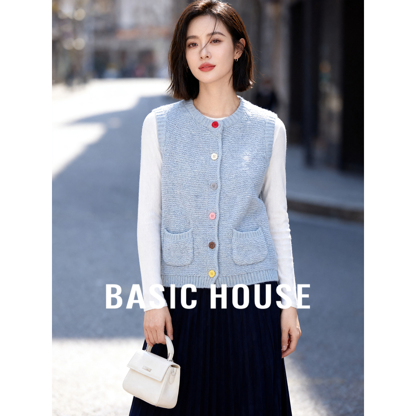 Basic House/百家好浅蓝色彩扣圆领针织马甲女秋可爱风双口袋背心