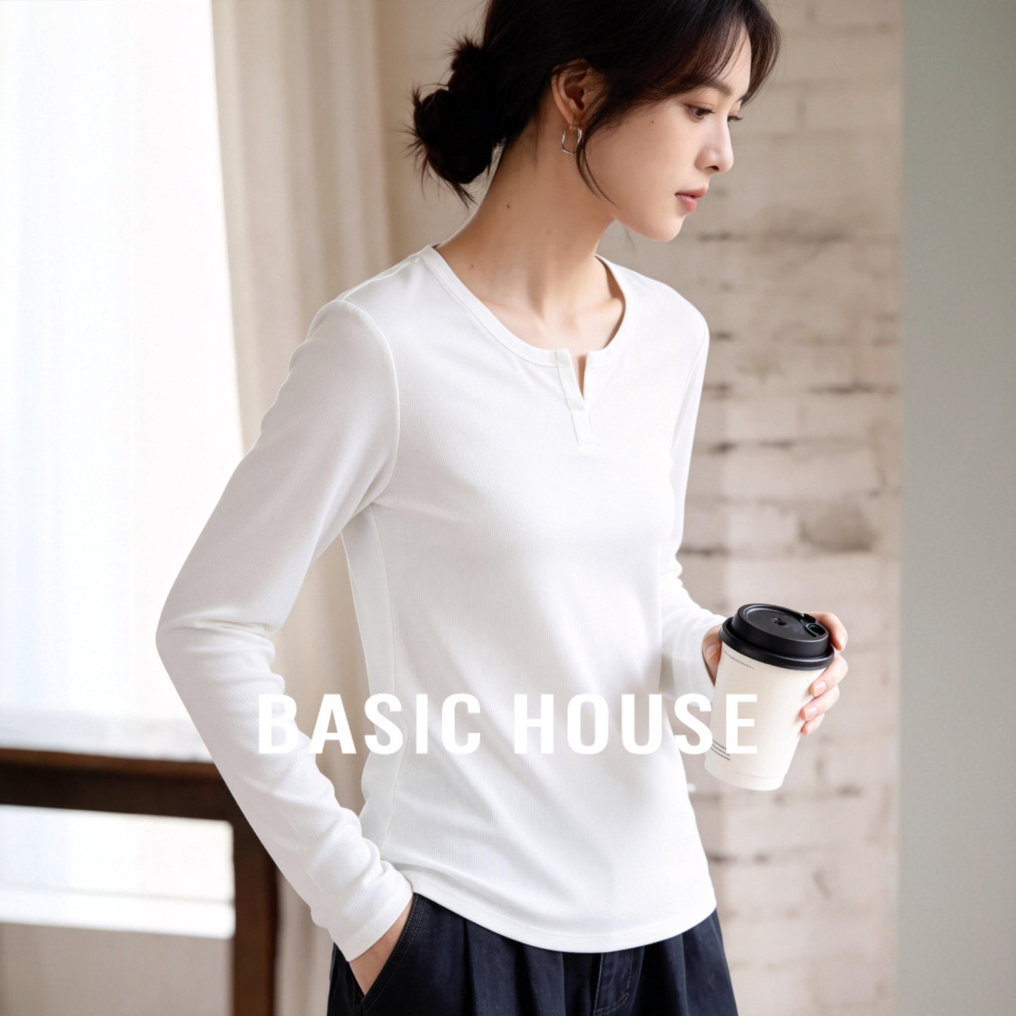 Basic House/百家好白色小V领长袖T恤女基础款纯色百搭修身打底衫
