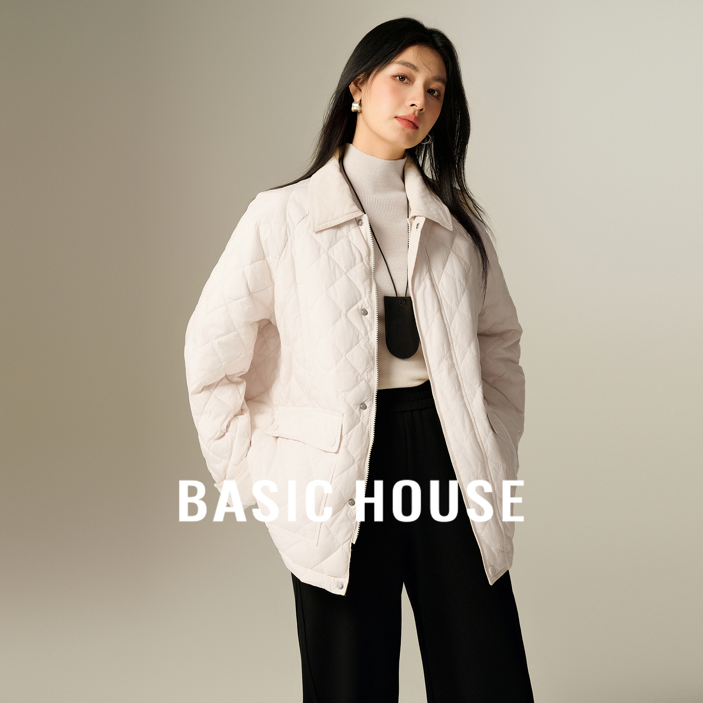 Basic House/百家好轻薄翻领羽绒服冬季新款纯色菱格白鸭绒外套女