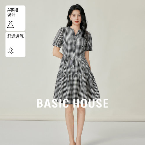 Basic House/百家好复古黑白格子连衣裙夏季V领单排扣中长款A字裙
