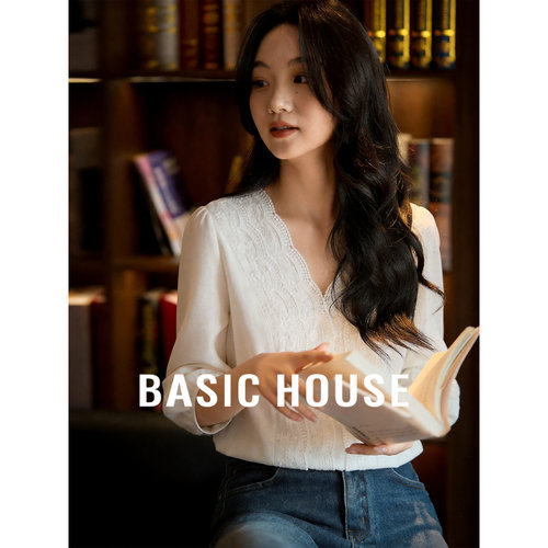 Basic House/百家好轻奢重工钩花白色衬衫泡泡袖花边V领上衣春季