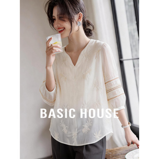 莱赛尔拼接灯笼袖 Basic 春新款 百家好镂空刺绣V领衬衫 衬衣 House