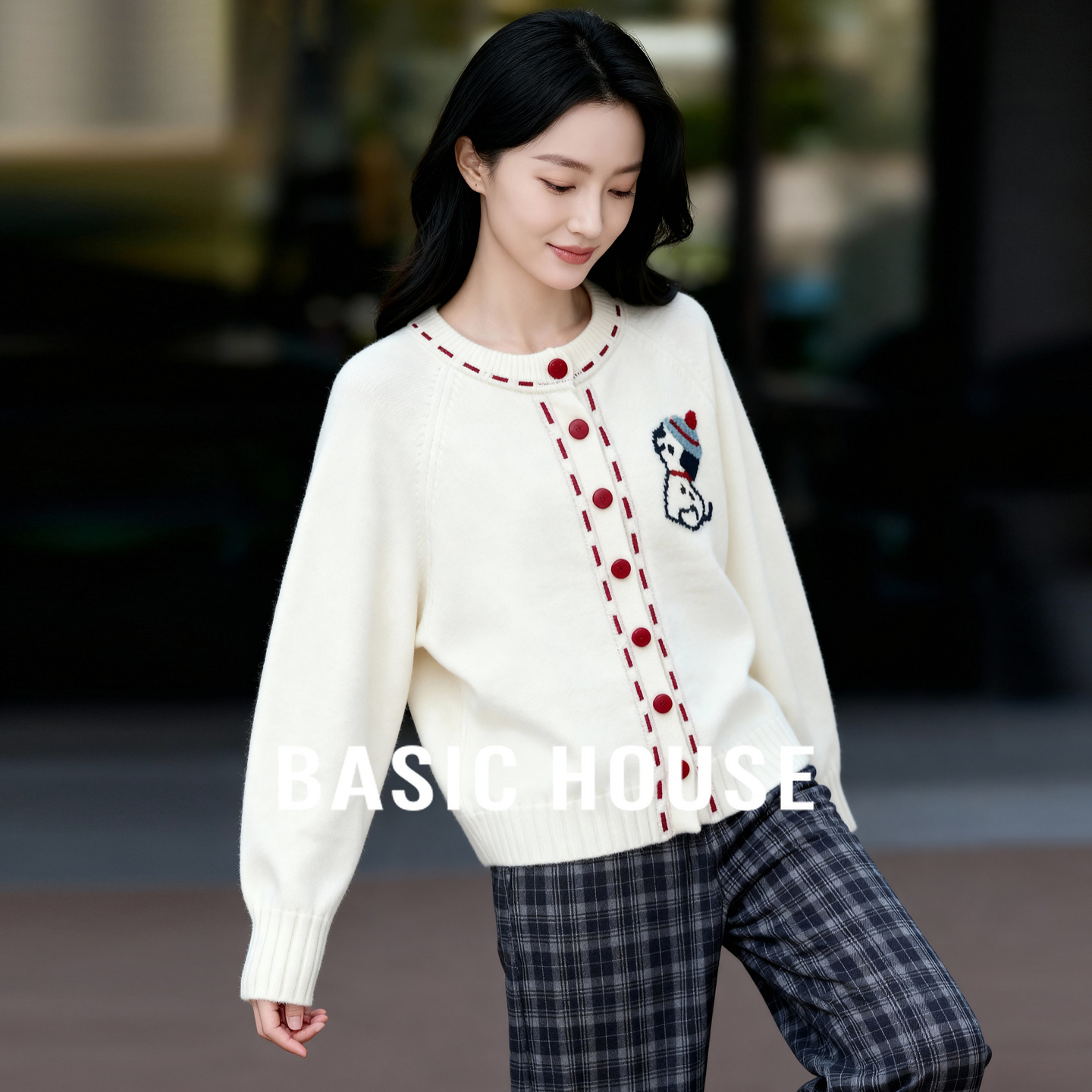 Basic House/百家好小狗刺绣单排扣开衫针织女冬圆领甜美减龄毛衣