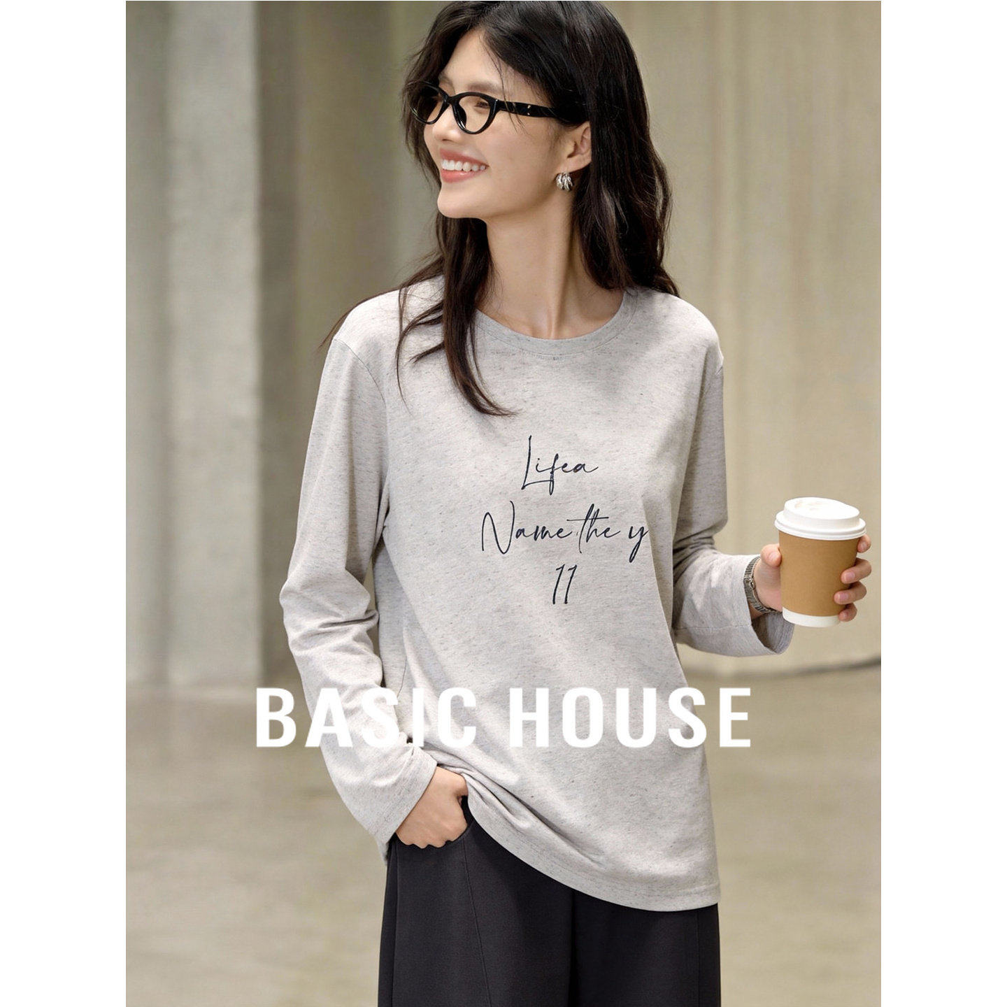 百家好浅灰磨毛长袖T恤女春季新款字母印花宽松显瘦休闲圆领上衣