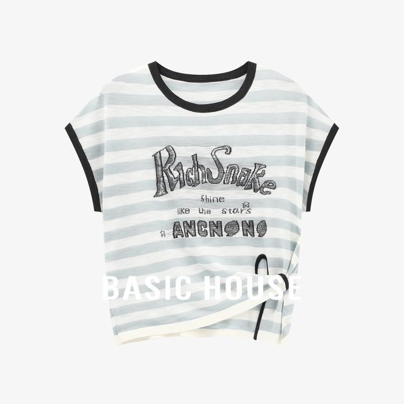 Basic House/百家好条纹撞色下摆开叉设计夏季新款印花短袖针织衫