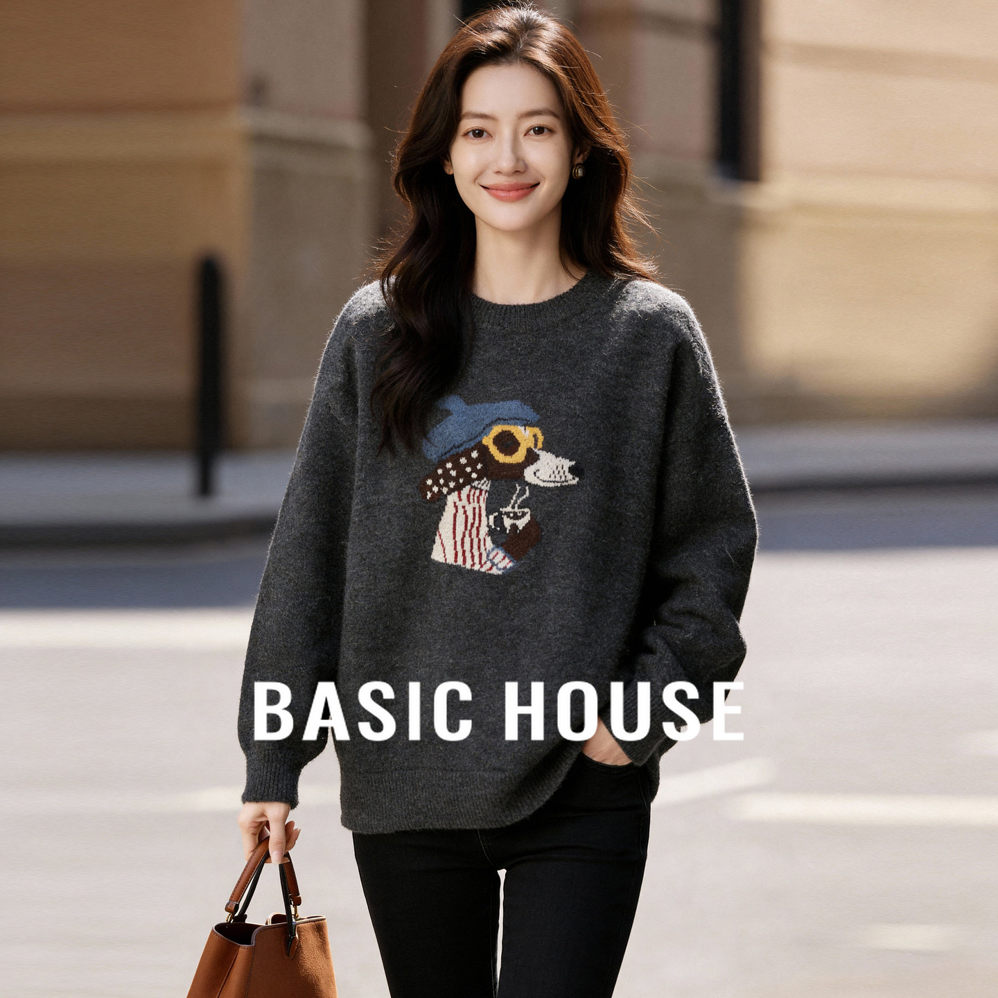 Basic House/百家好新款卡通咖啡小狗毛衣女冬圆领慵懒风针织上衣