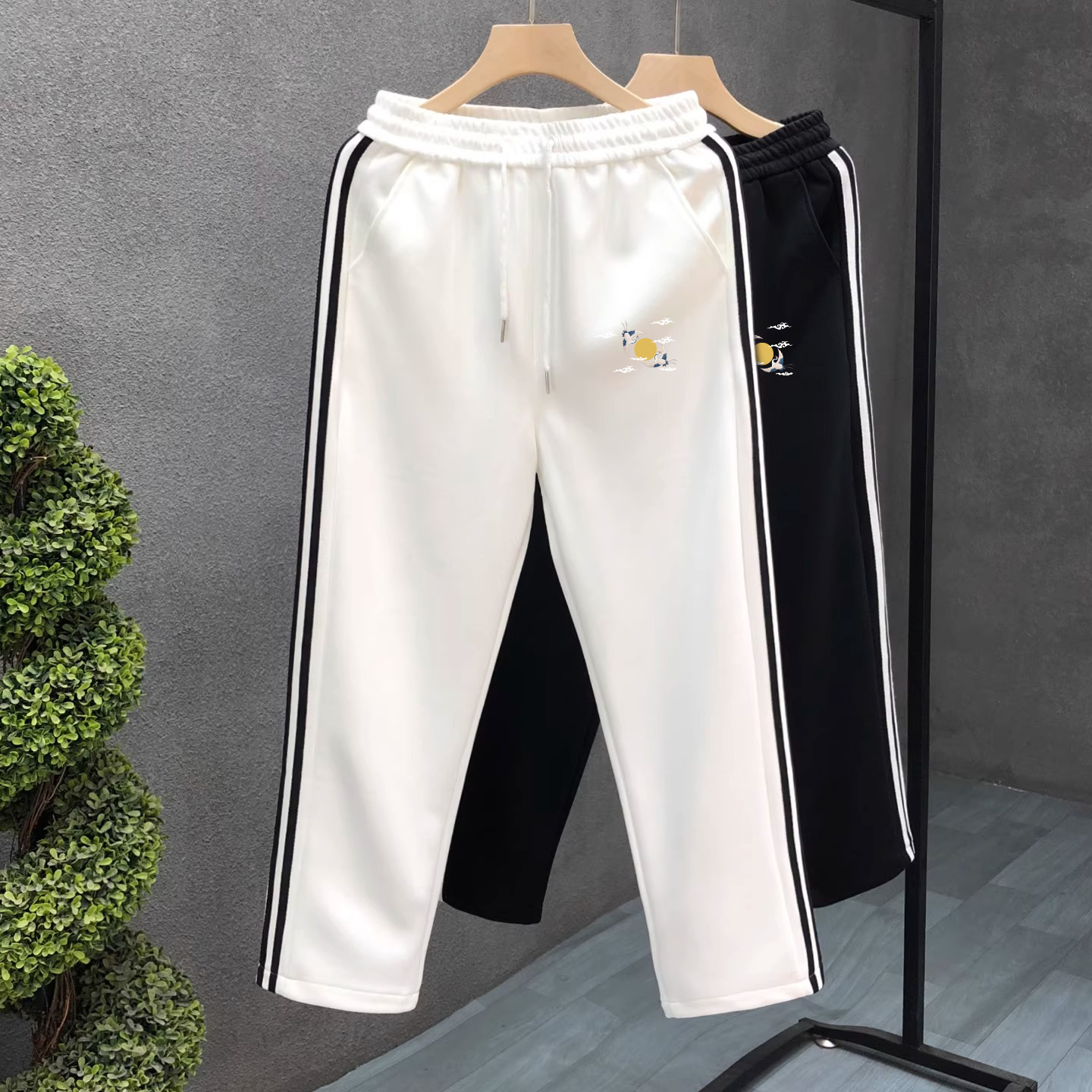 大码300斤国潮个性白鹤印花三条杠休闲直筒卫裤男春秋宽松运动裤