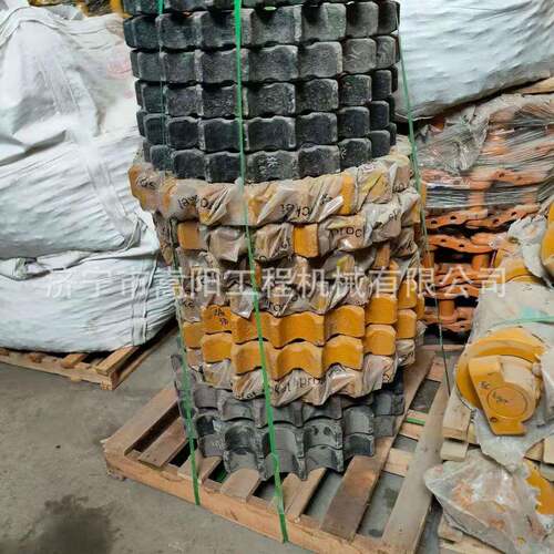 挖掘机DX420LCA引导轮支重轮拖轮驱动齿底盘件生产厂家