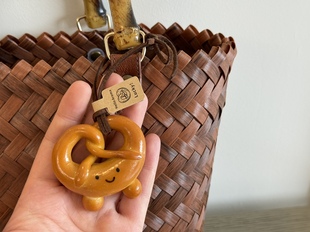 手工碱水面包汽车后视镜挂件香薰创意个性生日礼物包挂碱水结仔仔