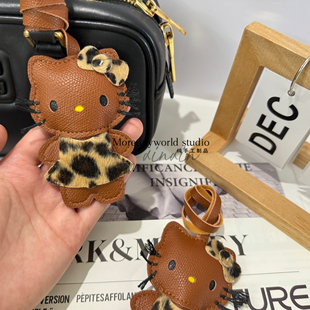 新款皮革黑皮豹纹kt小挂件可爱钥匙扣挂包挂饰玩偶皮质凯蒂猫挂件