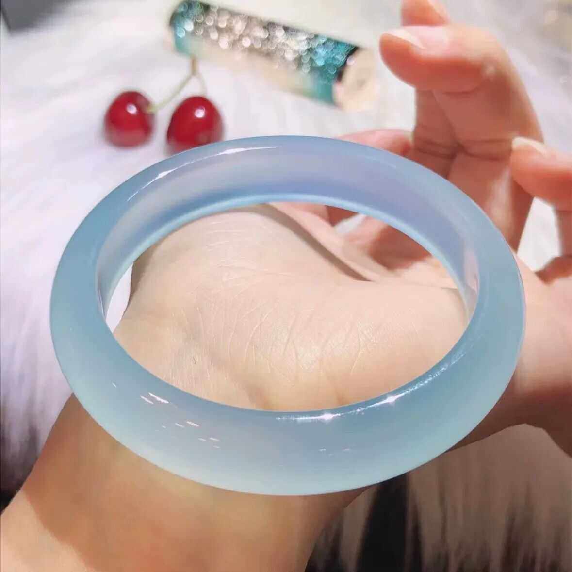 精选通透海蓝宝色手镯玉髓玛瑙少女年轻款圆条冰种美人条玉镯送礼