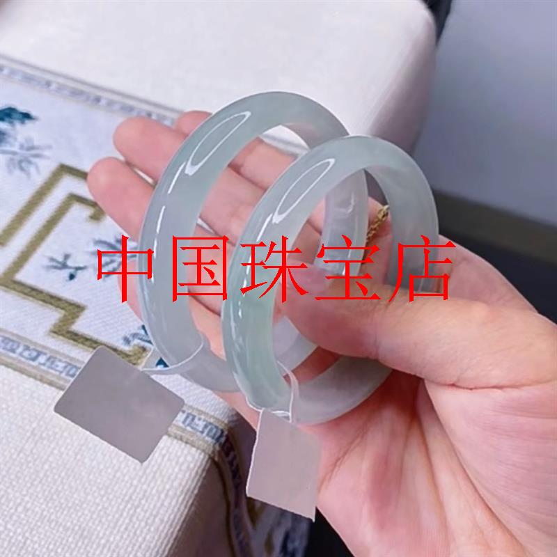 缅甸白月光翡翠色浅绿冰糯种手镯冰种淡绿飘花冰透细腻女款玉镯