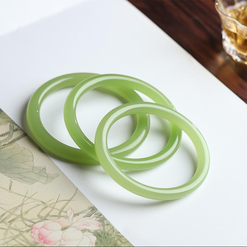 和田玉手镯晴水湖水绿美人条高冰底细圆条玉石镯子精致国风女饰品